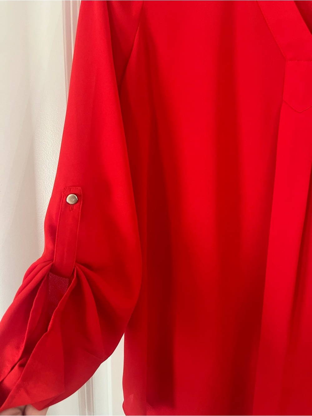 Apt. 9 Womens Bright V-Neck Roll-Tab Blouse Lightweight Work Office Size Medium - Picture 3 of 7